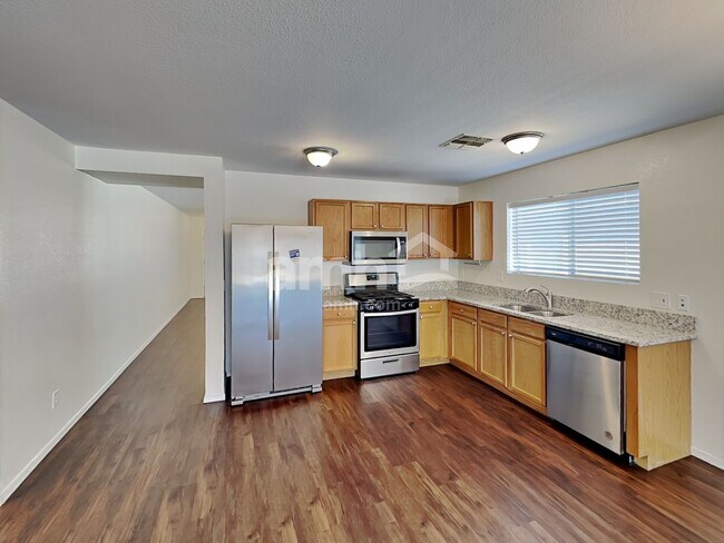 Foto del edificio - 286 E Mountain Alder St