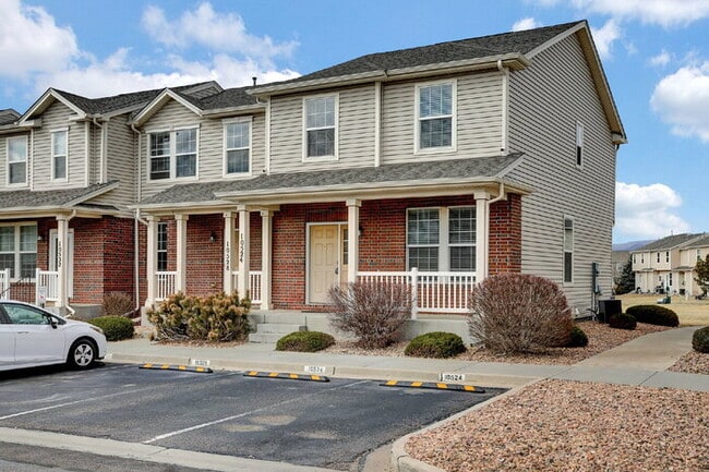 Foto del edificio - Spacious 3-Bed End-Unit Townhome with Moun...