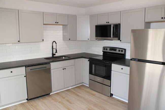 Foto del edificio - 9604 Wallace Ave