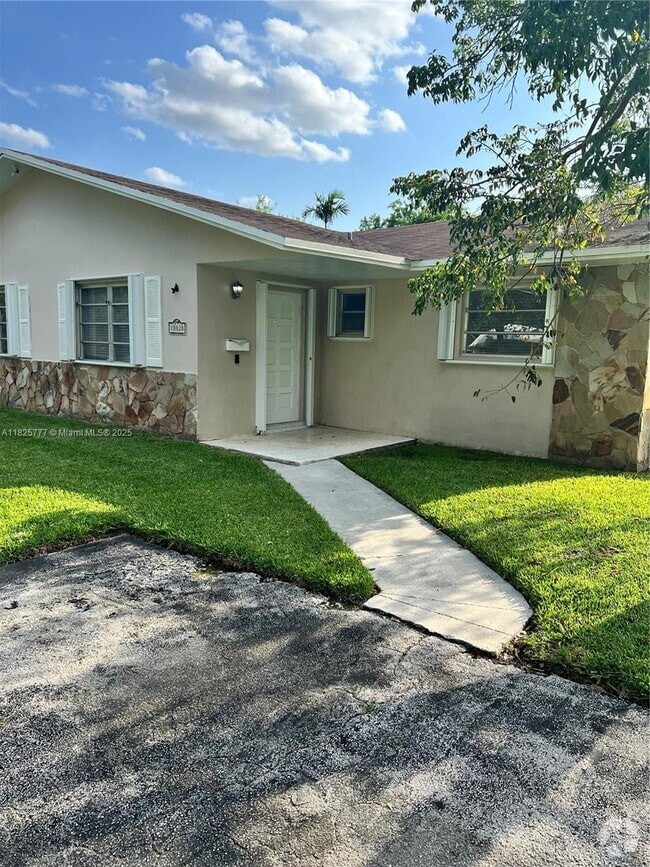 Building Photo - 10820 SW 78th Ave