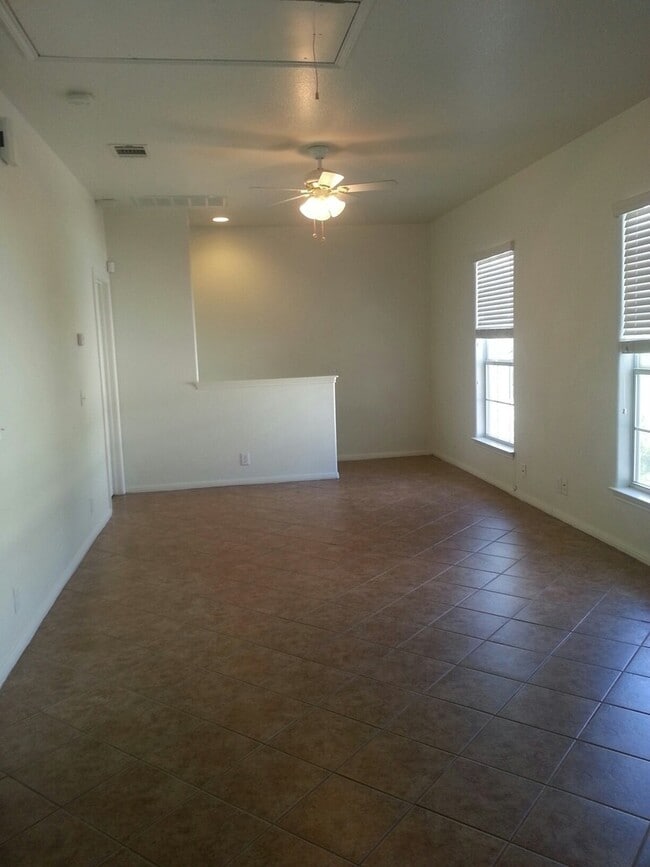 Foto del edificio - 5102 Caswell Ave