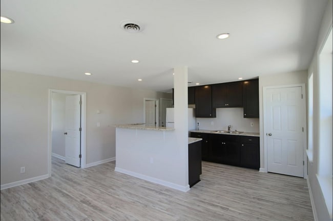 Building Photo - 4023 E Elm Rd