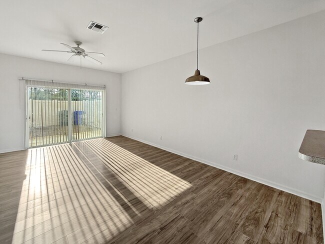 Foto del edificio - 3612 Pine Oak Cir