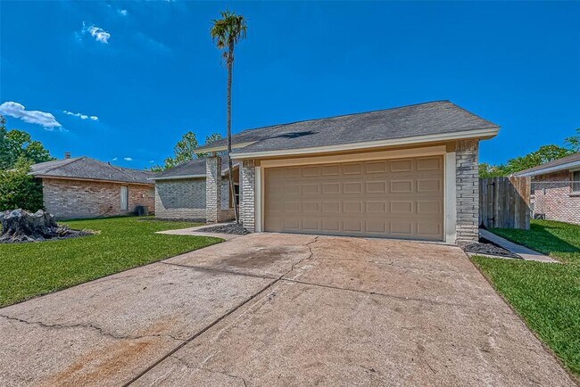 Foto del edificio - 530 Fawnwood Dr