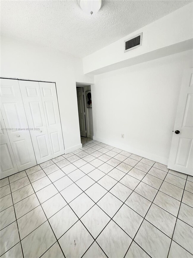 Building Photo - 3331 NW 18th Terrace