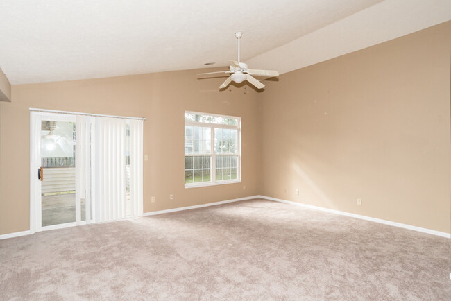 Building Photo - 3 Bedroom Condo in Franklin Township