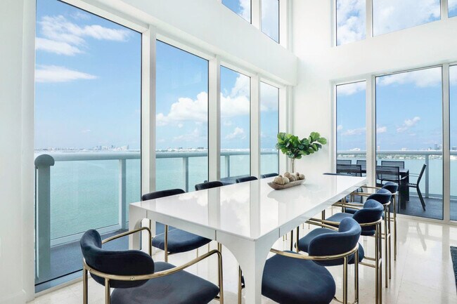 Foto del edificio - 7939 East Dr