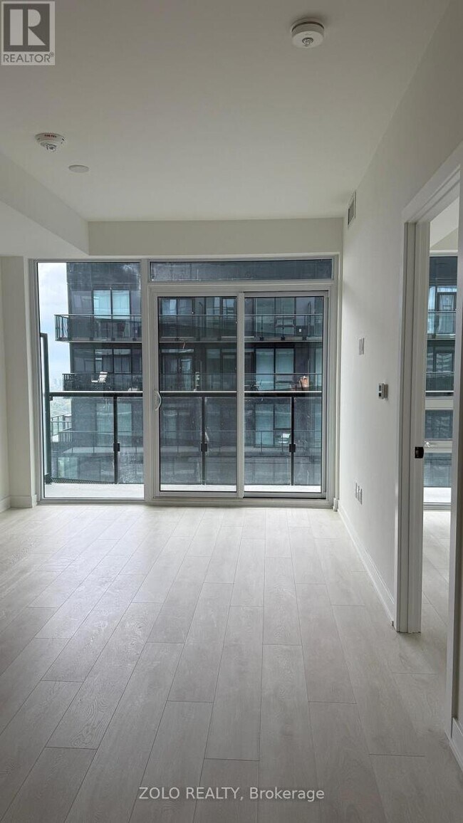Photo du bâtiment - 117-3117 Broadway Ave