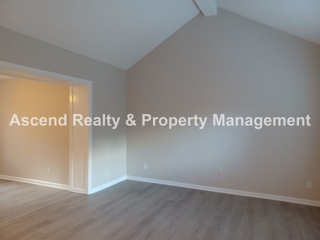 Building Photo - Gorgeous Updated Murrayhill Area 4 Bed on ...