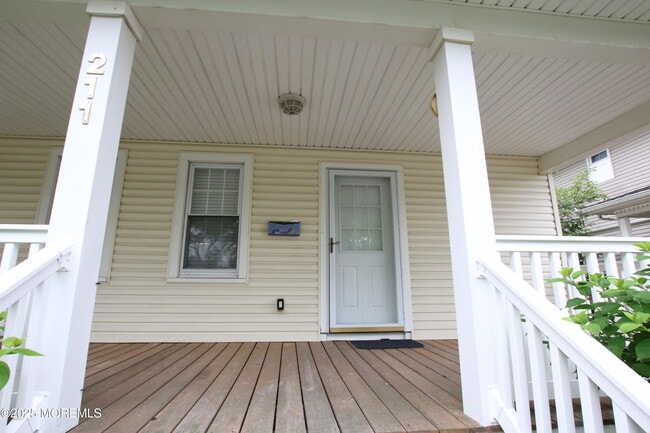 Building Photo - 211 4th Ave