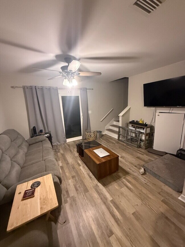 Foto del edificio - 7665 Jana Ln S