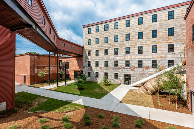 Vista lateral del edificio - Lofts at Cargill Falls Mill