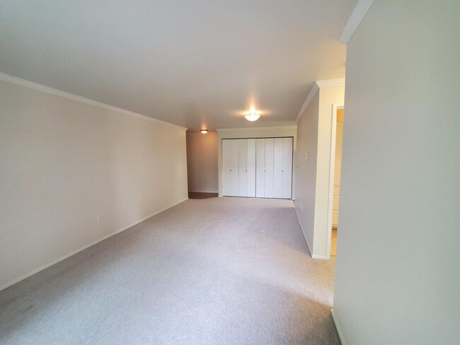 Photo - 1bedroom in quiet residential setting.  W/D in unit House