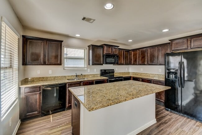 Foto del edificio - 16419 Waterbury Ln