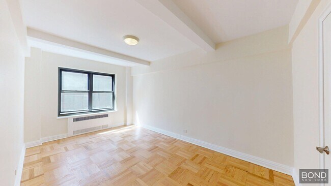 Building Photo - 141 E 56th St