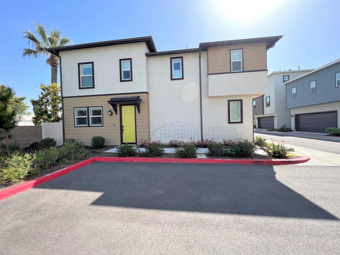 1213 Reef Ln, Harbor City, CA 90710 Townhouse for Rent in Harbor City, CA