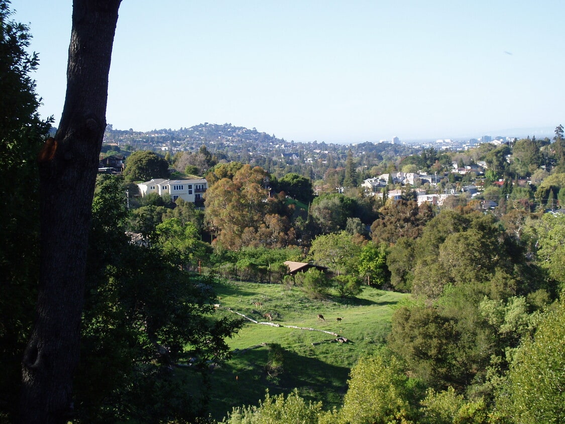 819 Villa Vista St Unit Large Studio, Emerald Hills, CA 94062