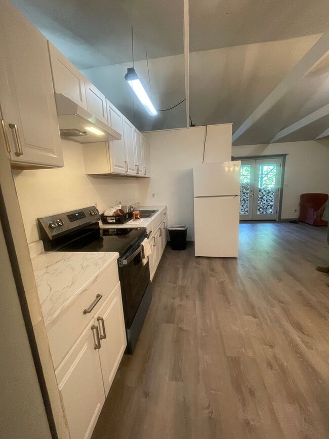Building Photo - Cute Ranch style 3 bedroom home on an acre!