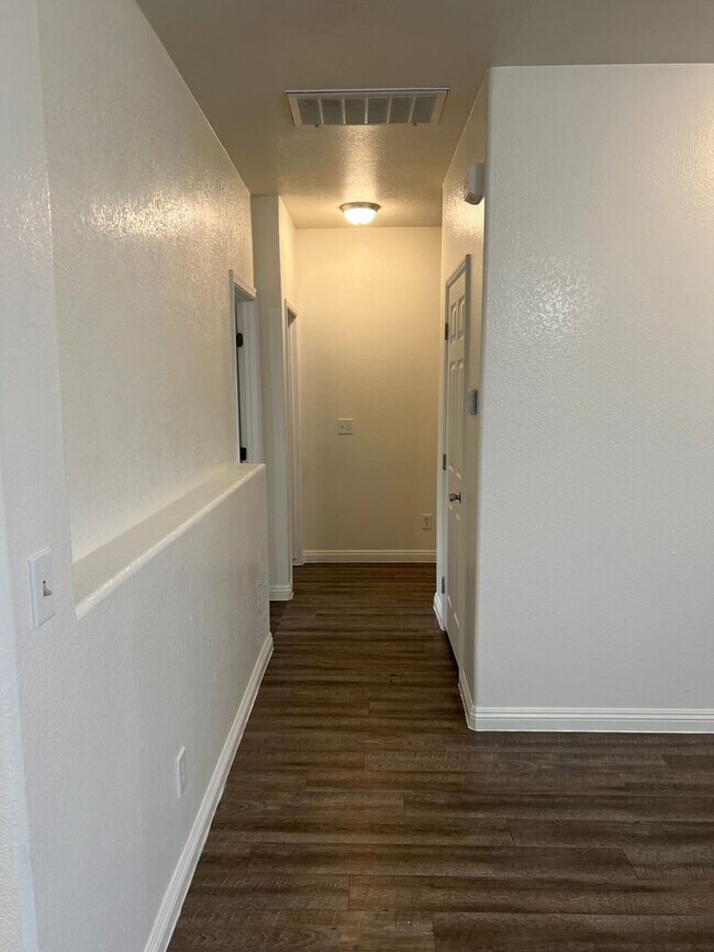 Foto del edificio - 1548 N Valencia Ct