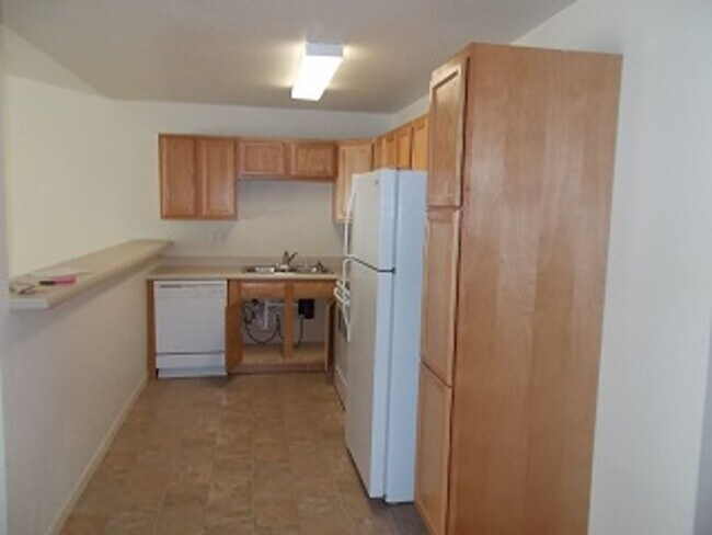 Building Photo - Cozy 2 Bedroom,  2 Bathroom Duplex!