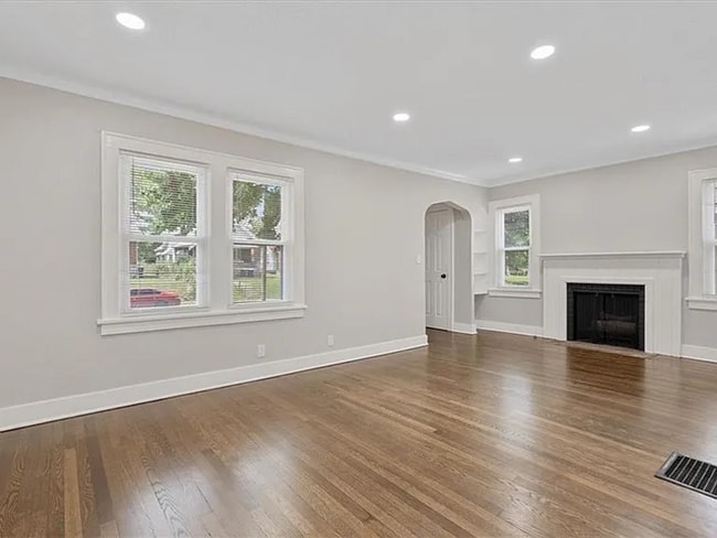 Foto del edificio - Stunning and Spacious 5BR 2BA Home in Kansas City