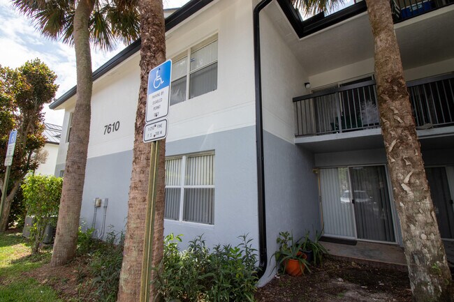 Foto del edificio - 7610 Westwood Dr