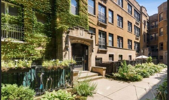 Building Photo - 1221 W Greenleaf Ave