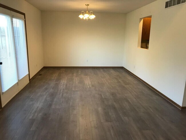 Building Photo - 3 bedroom 2.5 bth, 2car gar Washburn Rural...