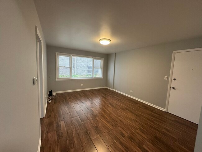 Foto del edificio - 5484 W Higgins Ave