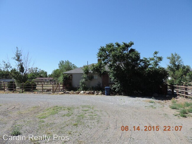 Building Photo - 2 br, 1 bath House - 1015 Truckee Lane