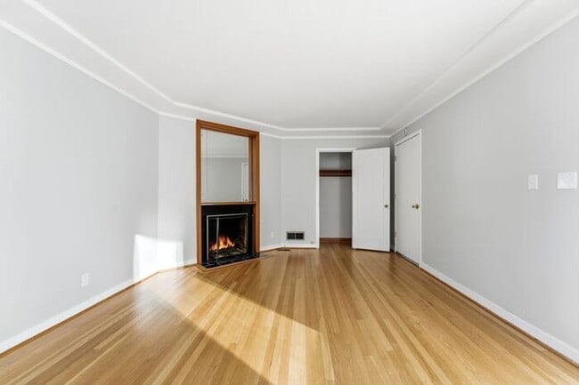 Building Photo - Corner of Character • Rare 2BD Residence at NE 16th & Weidler – Irvington/Lloyd District