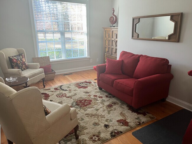 Foto del edificio - Room in House on Ray Rd