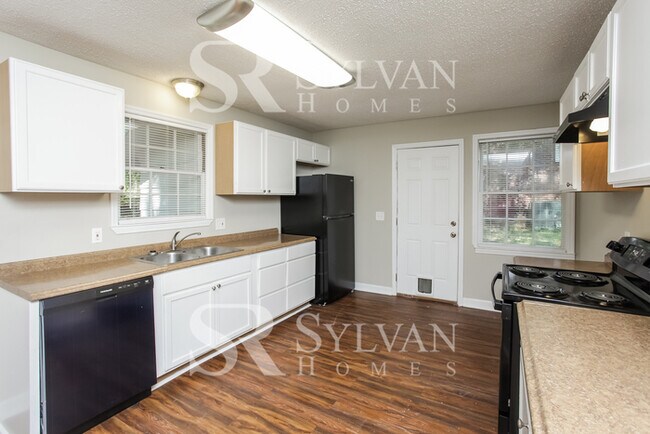 Foto del edificio - Lease today! No extra charge for contentme...