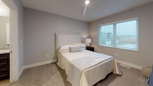 Foto del edificio - Geranium | Two Bedroom -  Zero Step