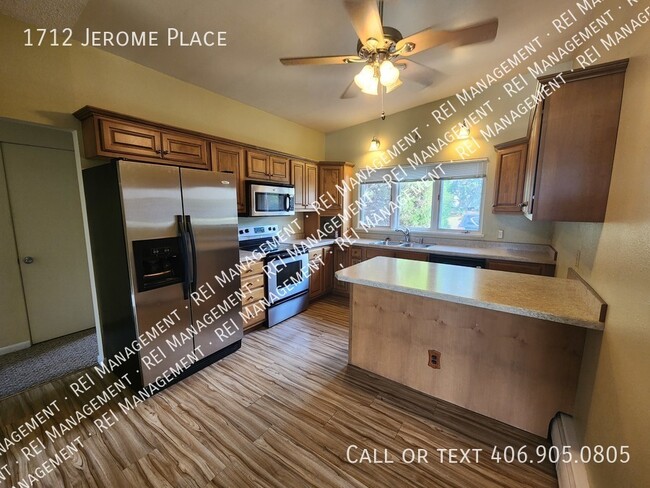 Building Photo - 3 BED 2 BATH, ATTACHED GARAGE