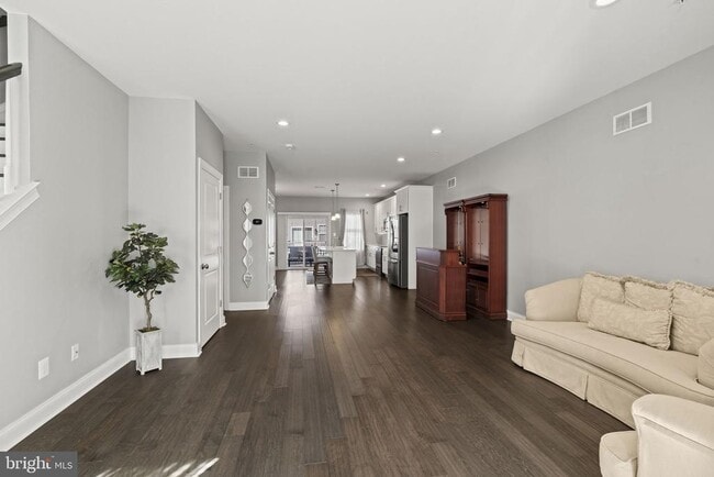 Building Photo - 428 Hurst St