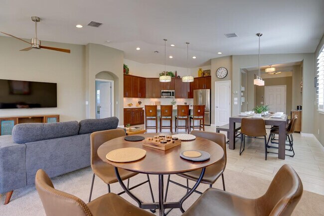 Foto del edificio - 833 Gary Ln