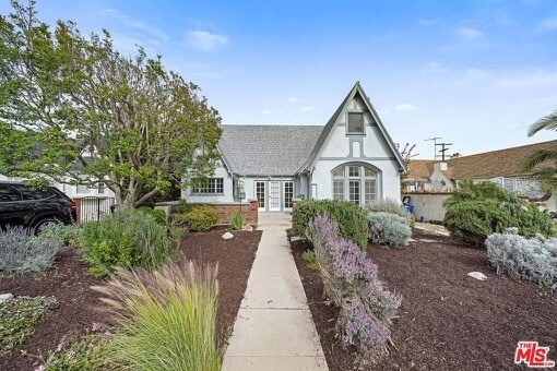 Building Photo - 1634 S Crest Dr