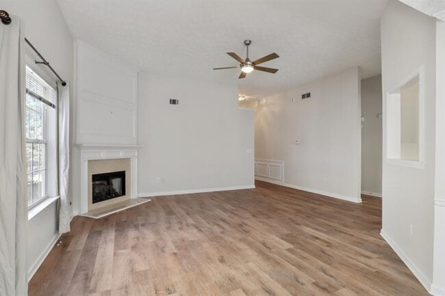 Foto del edificio - 2295 Winthrope Way Dr