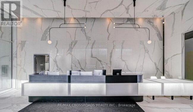 Building Photo - 88 Queen St E