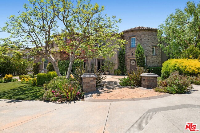 Building Photo - 26938 Alsace Dr