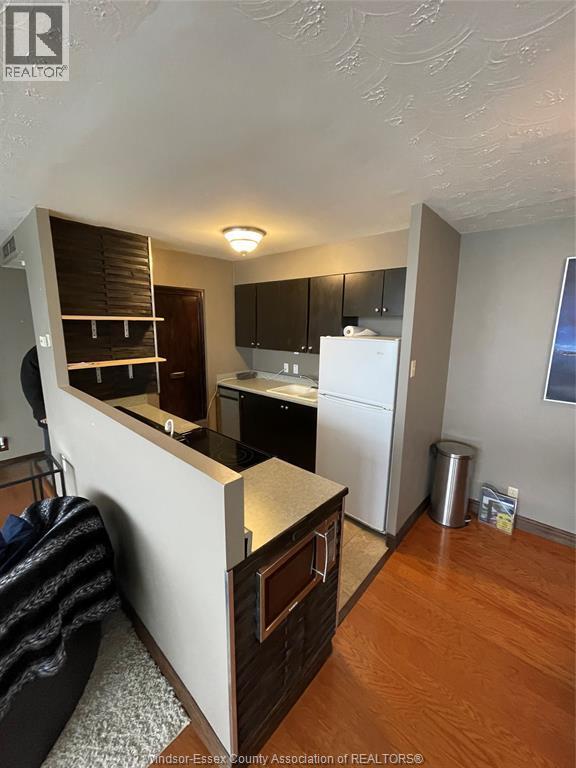 Photo du bâtiment - 111 Riverside Dr E