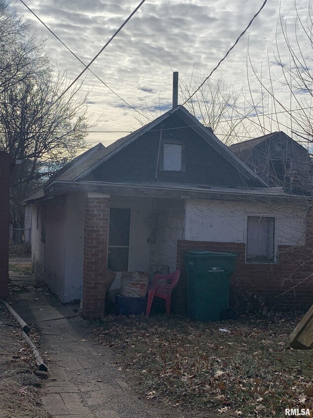 Primary Photo - 2122 W Kellogg Ave
