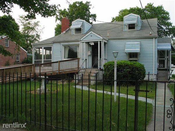 Primary Photo - 5010 Pierce Ave