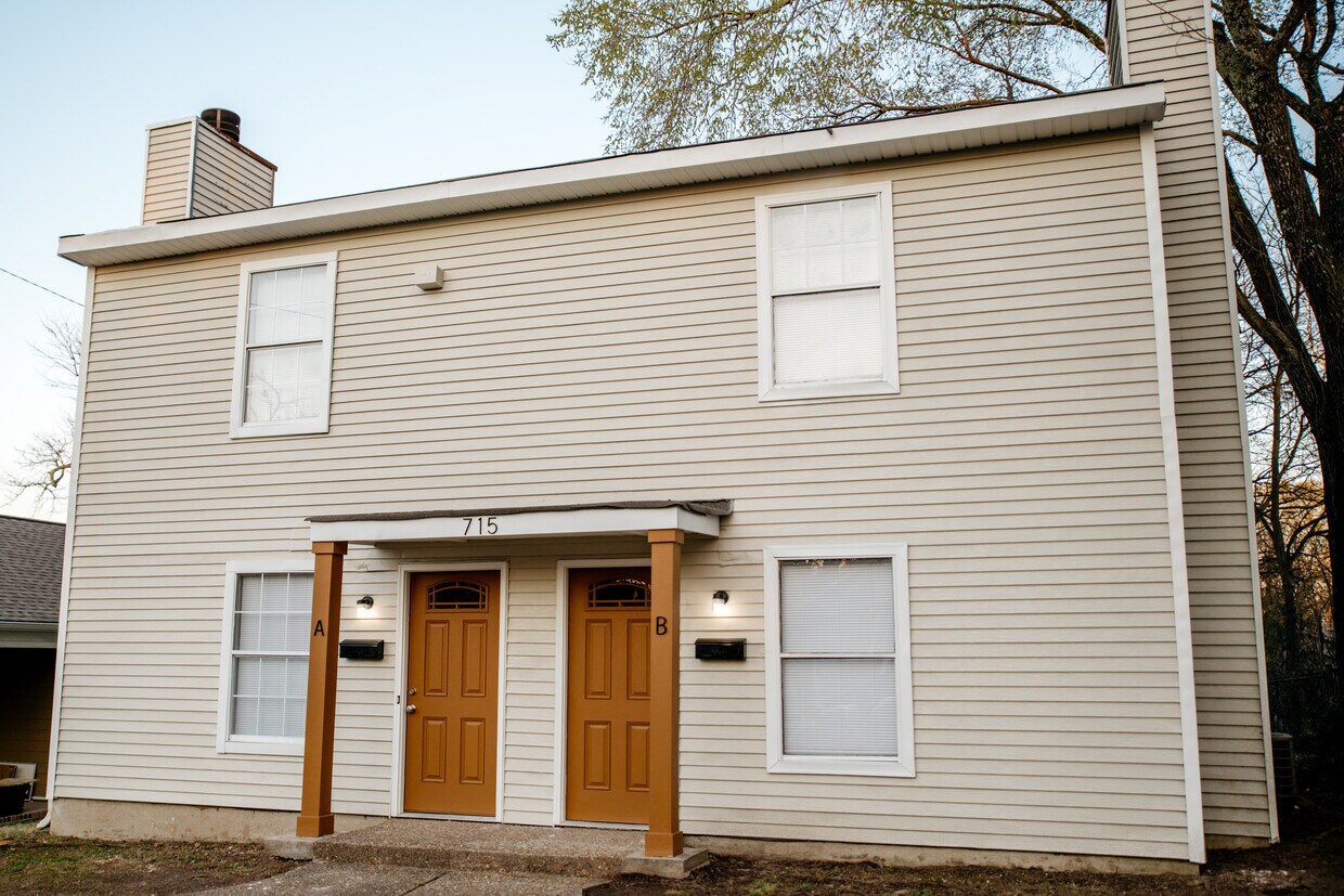 Primary Photo - 715 S Valentine St