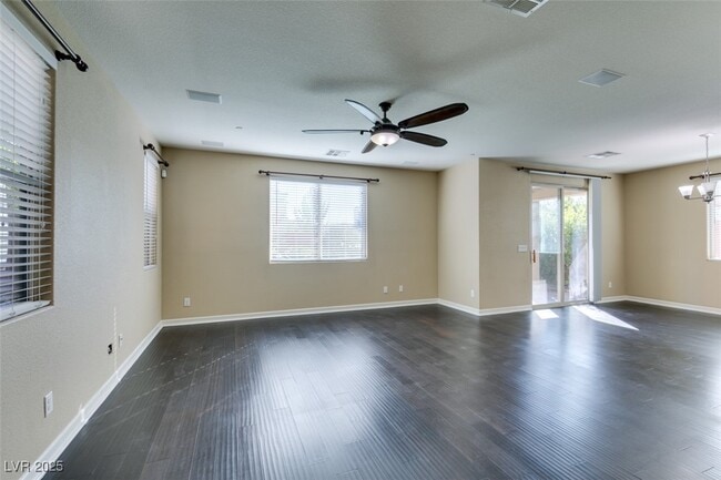 Foto del edificio - 1441 Brushback Ave
