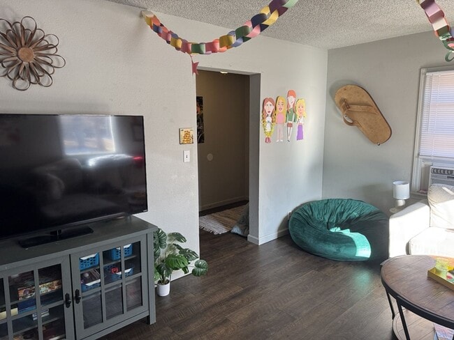 Building Photo - 810 W Laurel St