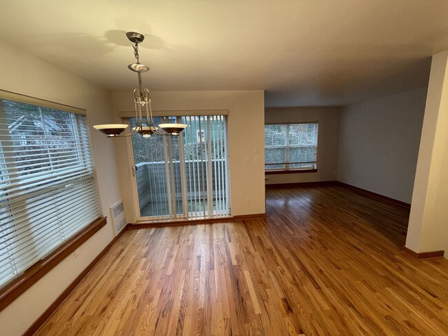 Building Photo - Wedgwood Townhome