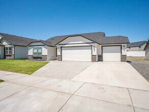 Building Photo - 4230 W Wood Ct
