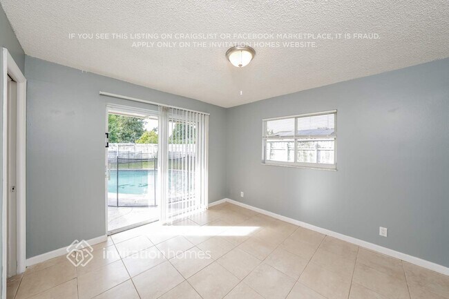 Foto del edificio - 8119 NW 72nd Ave